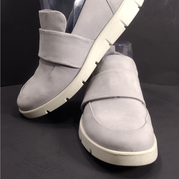 Ecco  Women’s Gray Slip-On Shoes size 6 pre
Owned Exellent condition main image 5